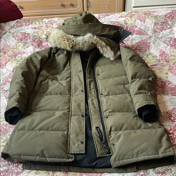 Canada Goose Women’s Olive Green Parka with Fur Trim - Picture 1 of 12